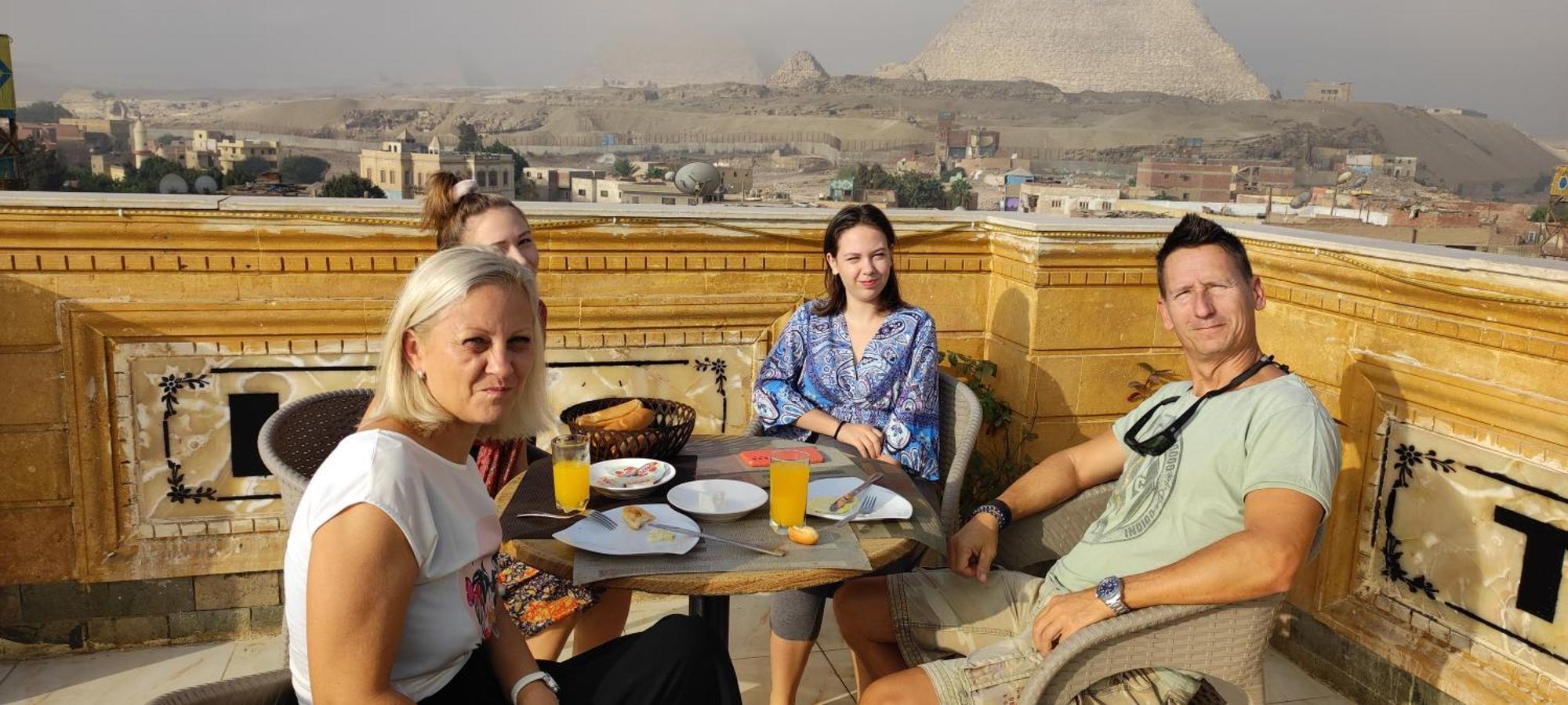 Pyramids Kingdom - Guest House Kafret el-Gabal Extérieur photo